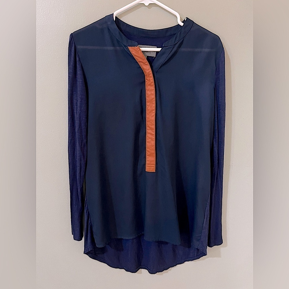 Anthropologie Sunday in Brooklyn Xs navy chiffon blouse leather accent  vneck